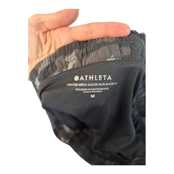 Athleta womens camo printed mesh racer run short 4” size medium - Picture 4 of 4
